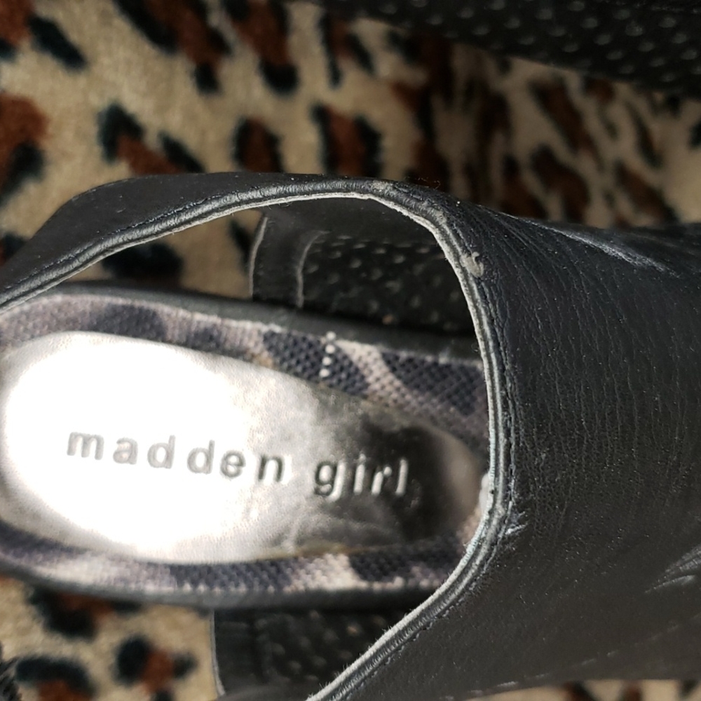 Shoes - Picture 2 of 3